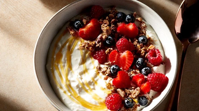 A bowl of oats and fruit