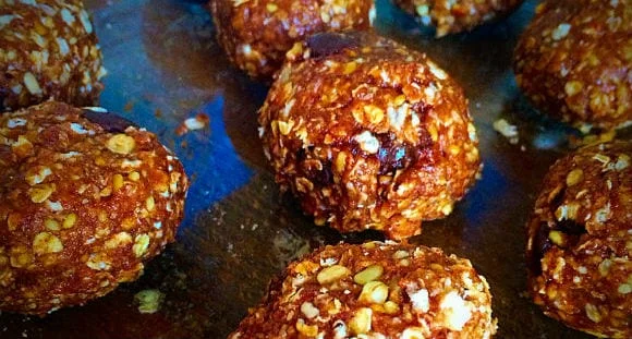Peanut butter protein balls