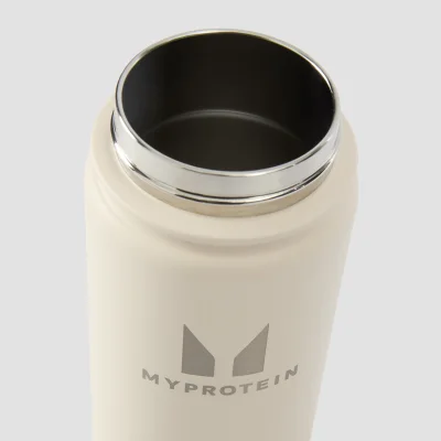 زجاجة معدنية مُعاد تدويرها بماصة منبثقة بسعة 500 مل من Myprotein - لون كريمي طبيعي الصورة 6